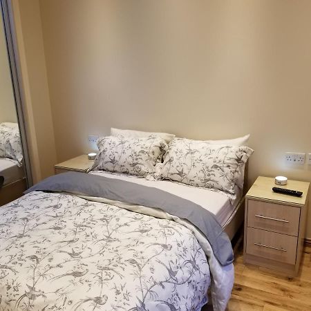 London Luxury Apartment 4 Bedroom Sleeps 12 People With 4 Bathrooms 1 Min Walk From Station Wanstead Exterior photo